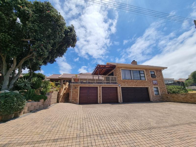 5 Bedroom Property for Sale in Reebok Western Cape